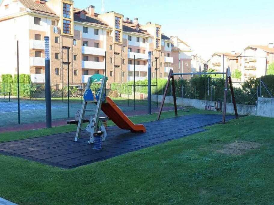 شقة Precioso Atico Con Bonitas Vistas A La Pena Oroel جاكا المظهر الخارجي الصورة